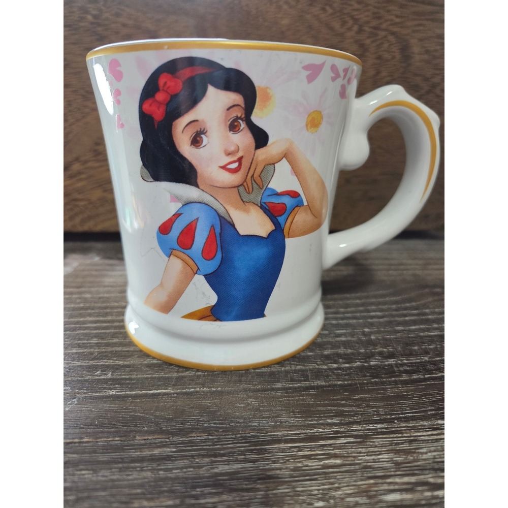 Disney Store Snow White Princess Ceramic Coffee Mug Gold Trim Daisy FAC-014182‎